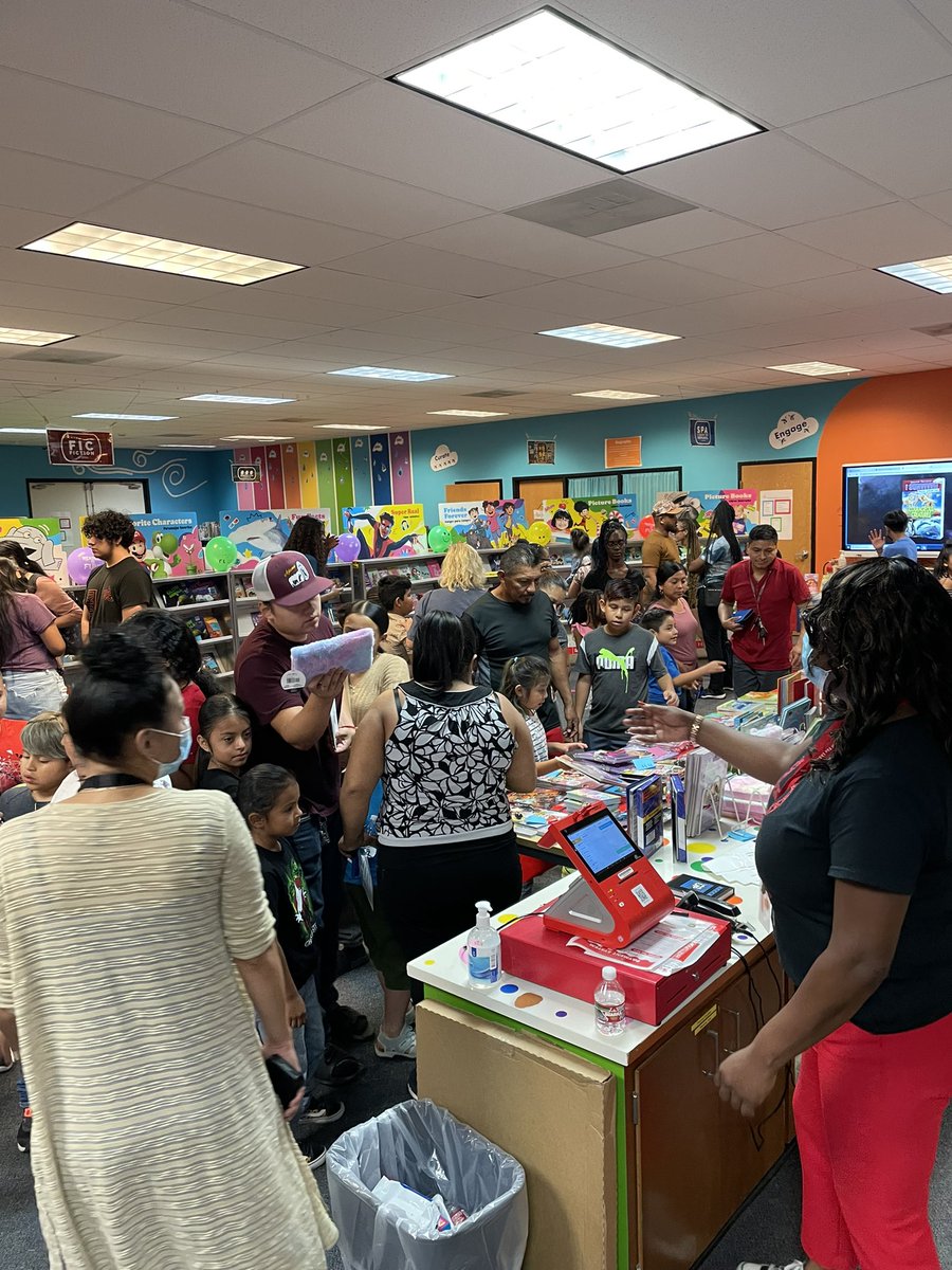 We had an amazing family night @BaselineLRSD! We learned about our school goals, Title I funds, and our mission statement. We heard our second graders sing, ate nachos, and our families shopped at the Book Fair. @DrJermallWright