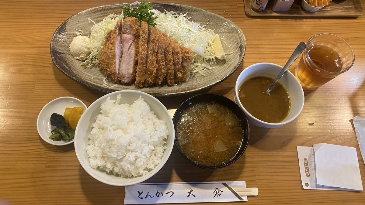 arisaan12's tweet photo. #とんかつ
#大倉
#千葉市
限定5食の特ロース
これは美味い

ソース好きだけどこれは塩だけでいただくべし
肉の旨味が塩味により強調され脂身もサッパリといただけてしまう謎
最近は並びが必須になってしまい特ロースを頂くためには30分前には並びたい
値上げもちょいする模様
ここの特ロースは一押し https://t.co/4zw27nhZ70