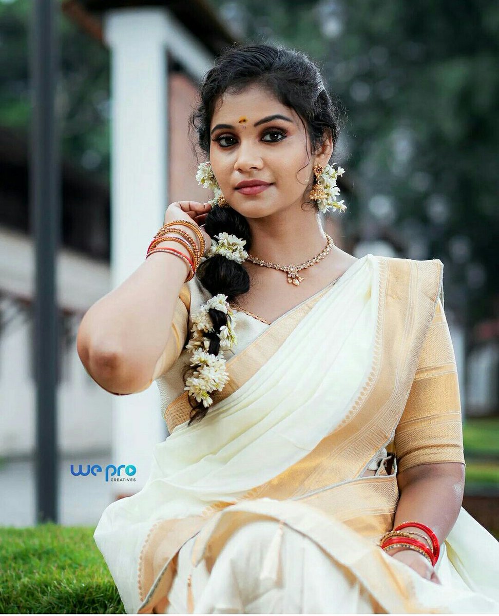KollywoodCinima's tweet photo. #Onam Special Actress #Ashwathi 

#KollywoodCinima https://t.co/onBbxcsudf
