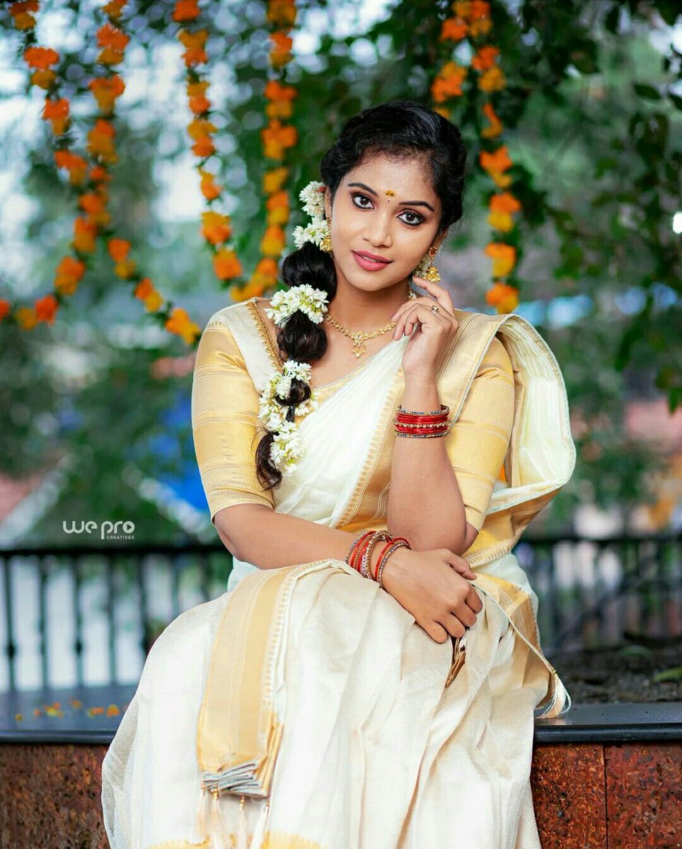KollywoodCinima's tweet photo. #Onam Special Actress #Ashwathi 

#KollywoodCinima https://t.co/onBbxcsudf