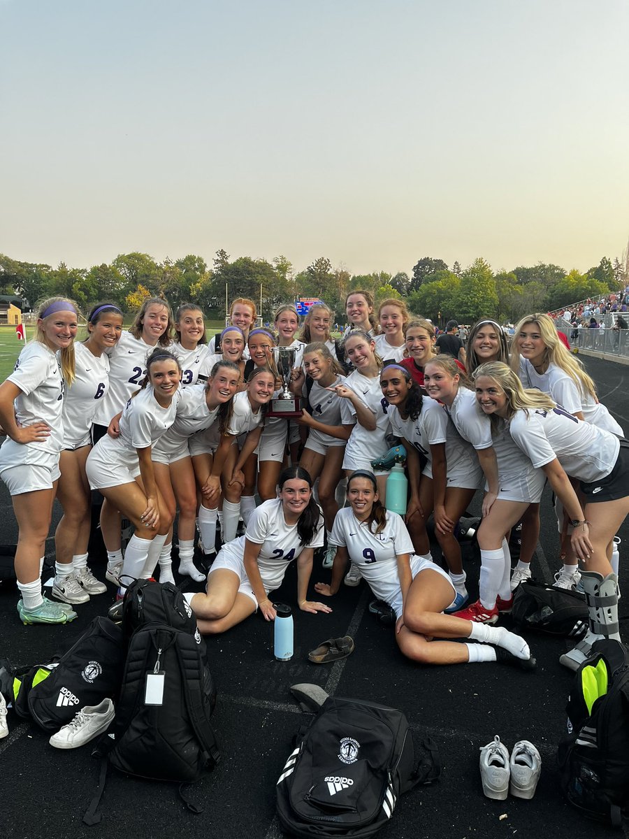 SWwomenssoccer's tweet photo. Lakers win the 2022 Sylvester Cup!!!

Lakers- 3

Washburn- 1

⚽️ Wren 
⚽️ Elika  🍎 Wren
⚽️ Nola- PK

@mngirlssoccer https://t.co/4HAgOMgOZl