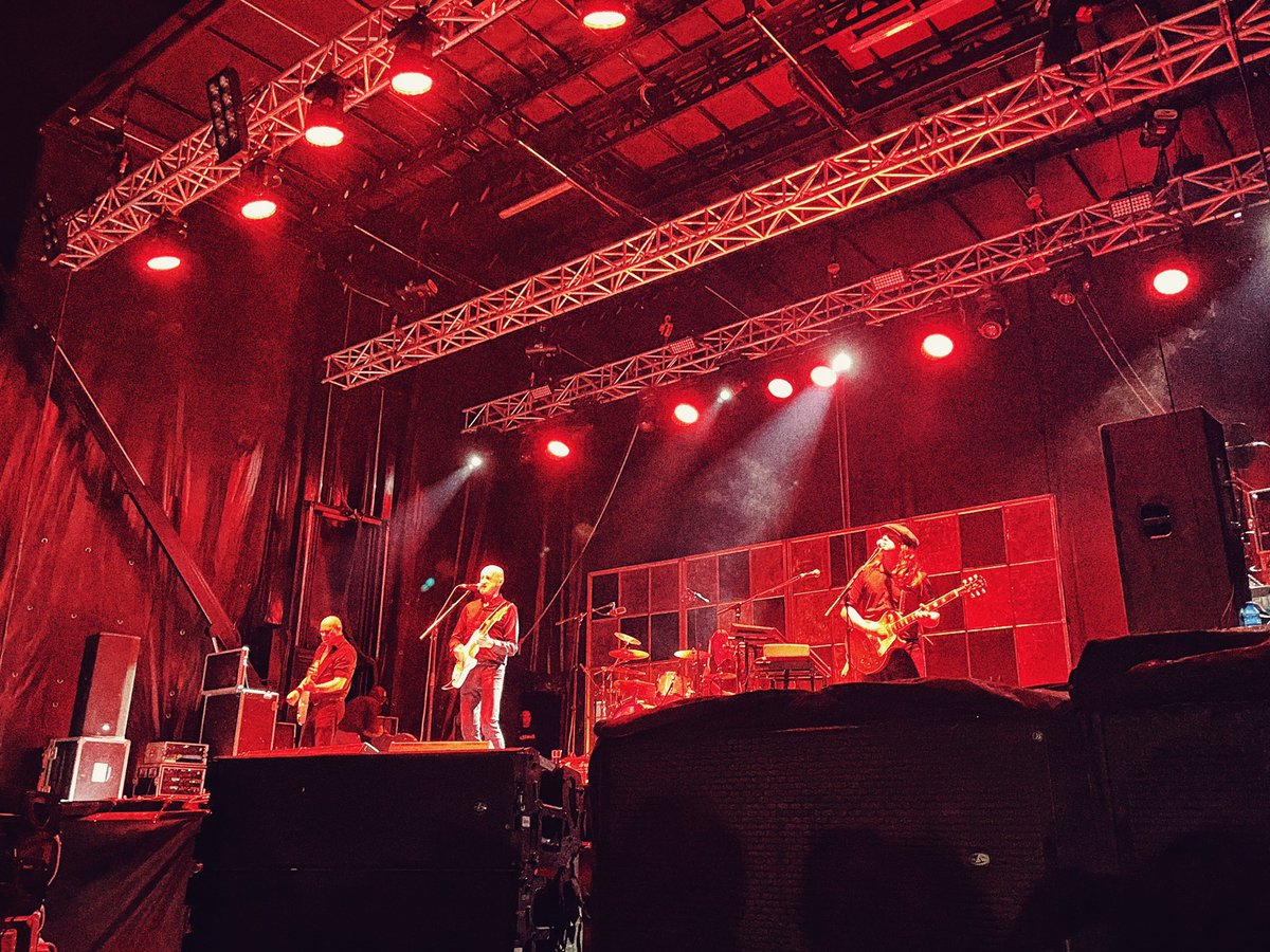 aliciatorres76's tweet photo. @IlegalesRock gracias!👏🏻👏🏻🙌🏻🙌🏻 https://t.co/NEzXSn7ztq