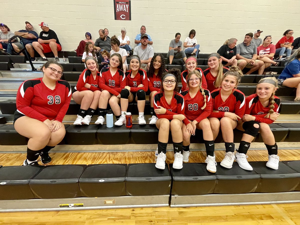 Ella3Mae's tweet photo. Tonight was a tough one, but we didn’t expect anything less from a super talented Circleville team. Going to regroup tomorrow & get ready for the next game Saturday! ❤️🖤🏐#progressnotperfection #learningeachday https://t.co/JXfizS2dHG