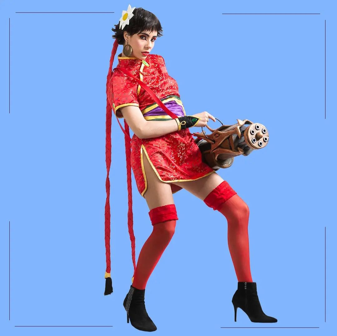 DragazaTV's tweet photo. Les presentamos a Peshita, de Río Cuarto, Córdoba, quien ama jugar con su público. Cuidado que no se hace cargo de enamoramientos o deseos ajenos... Ella es bdsmera y dark; ojo con o  su fusta, bebé...
#peshita #dragaza #drag #Argentina https://t.co/Mk8imsE62W