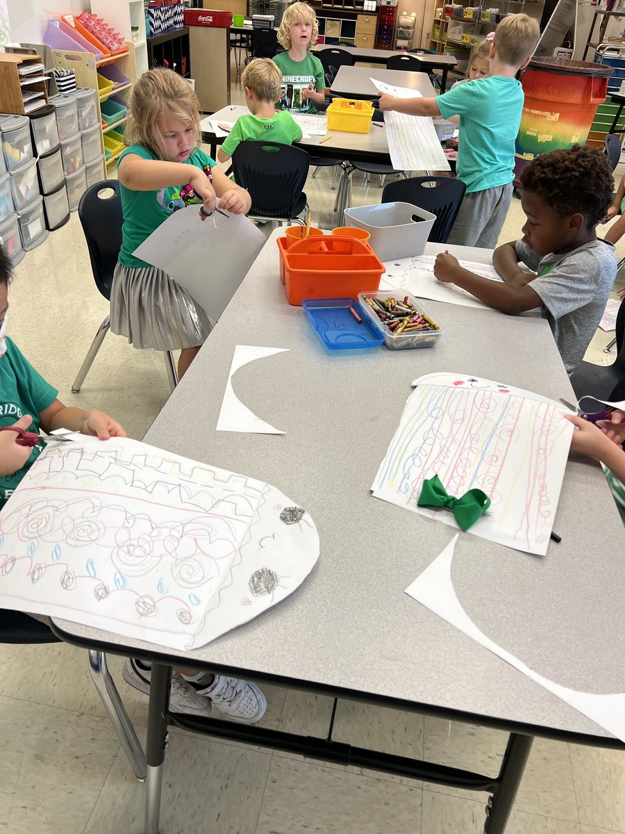 MrsSims7's tweet image. Kindergarten Artists are learning all about lines and the directions that lines travel. They are practicing their line drawing and cutting skills by creating these cute Line Jellyfish!  @RiverRidgeElem
