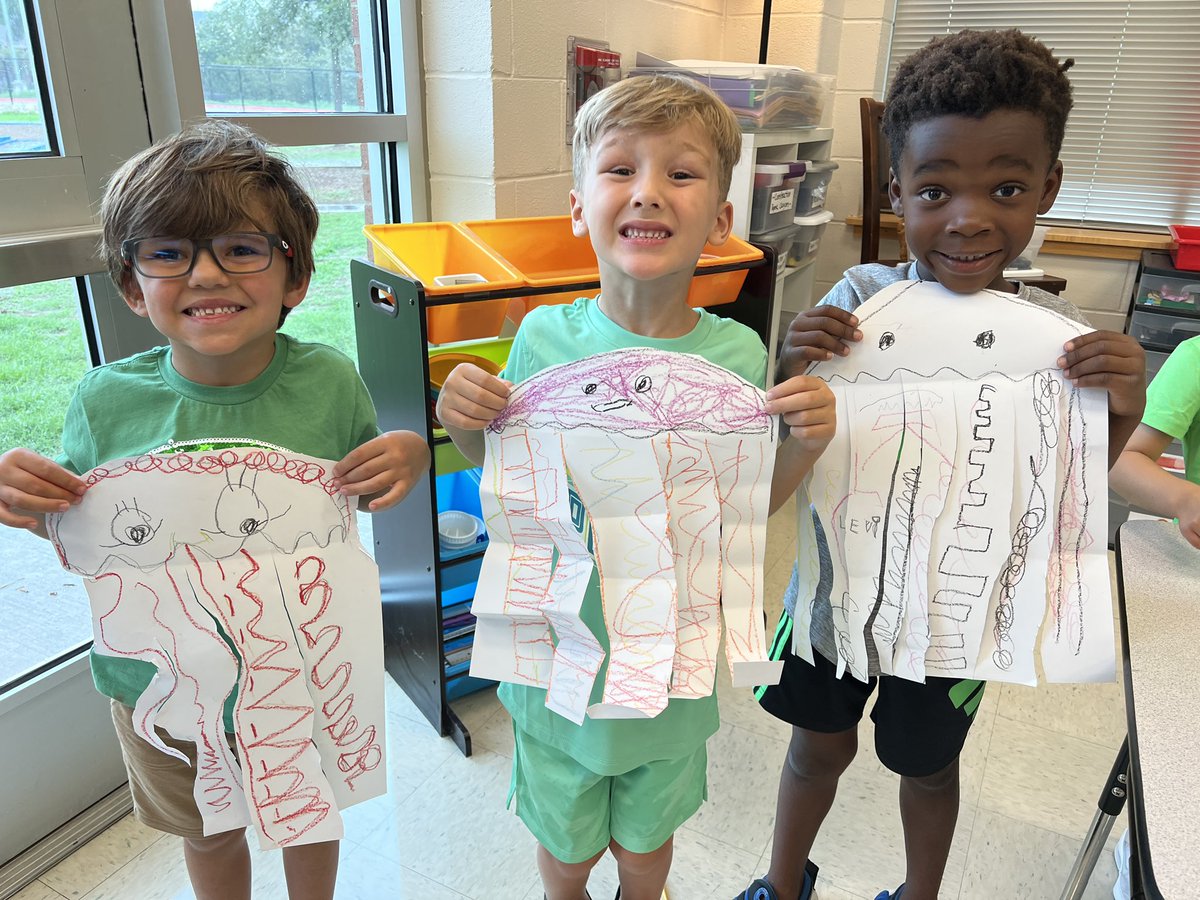 MrsSims7's tweet image. Kindergarten Artists are learning all about lines and the directions that lines travel. They are practicing their line drawing and cutting skills by creating these cute Line Jellyfish!  @RiverRidgeElem