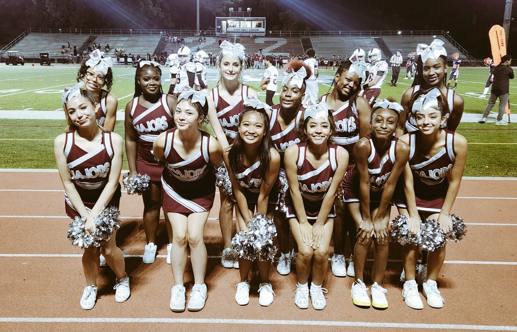 MVCoachCourtney's tweet photo. JV cheer enjoying their first game! ❤️📣#MajorCheer #JVCheer https://t.co/E3YkwwLV8k