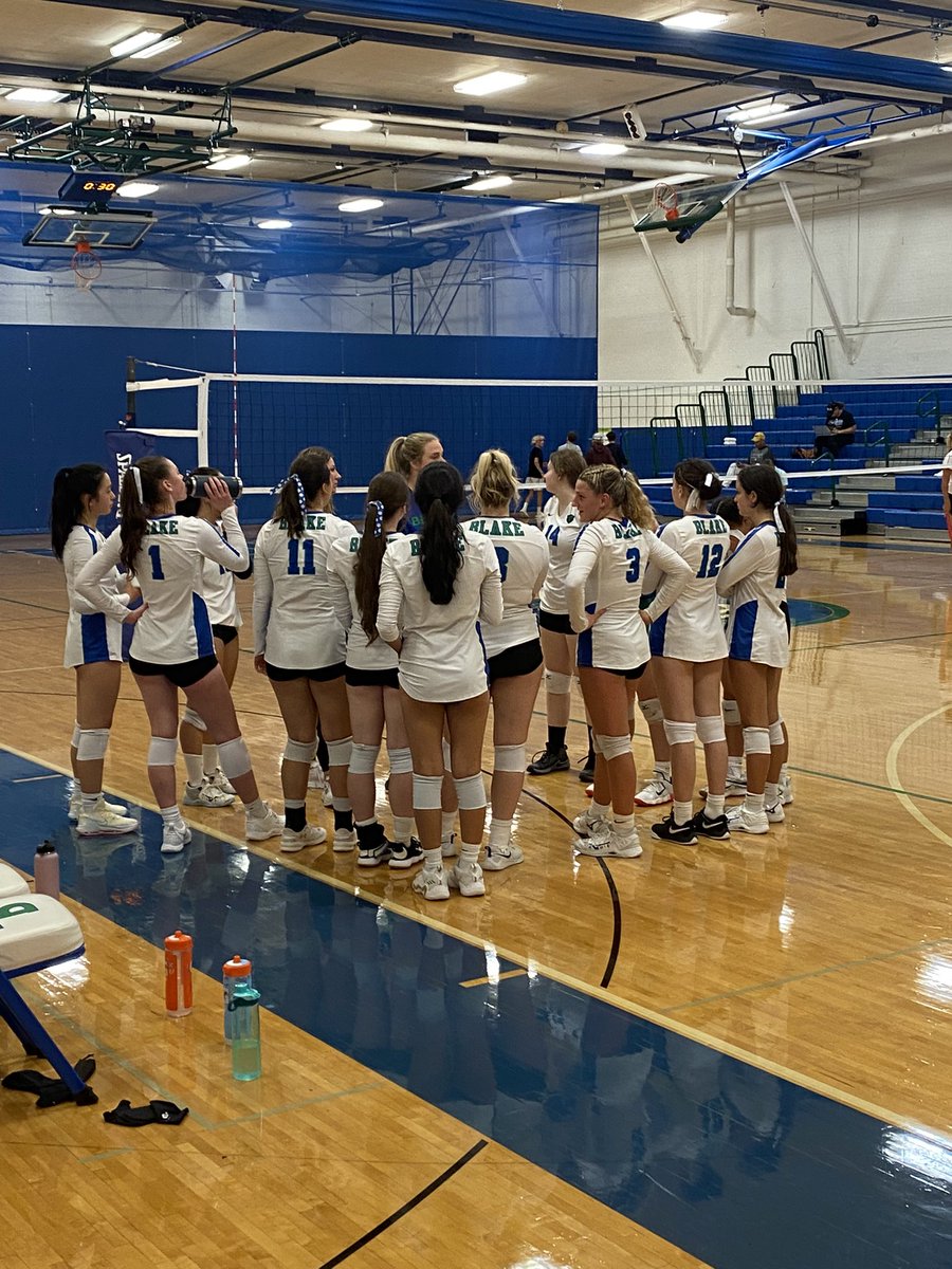AADHennessyBB's tweet photo. Bears battle back from early deficit to take game ✌️ 25-19. 🔵🟢🏐 https://t.co/hDkAkKTy5d