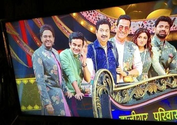 Maan_shipper's tweet photo. Wait what??? GK &amp; Sanu da together??😭❤️😭❤️ OMG CAN'T WAIT FOR THIS EPISODE 🔥😍 Two of my most favourite people together yayy🤭💞

#GauravKhanna #AnujKapadia #KumarSanu #Anupamaa https://t.co/PF7xrCiBYs