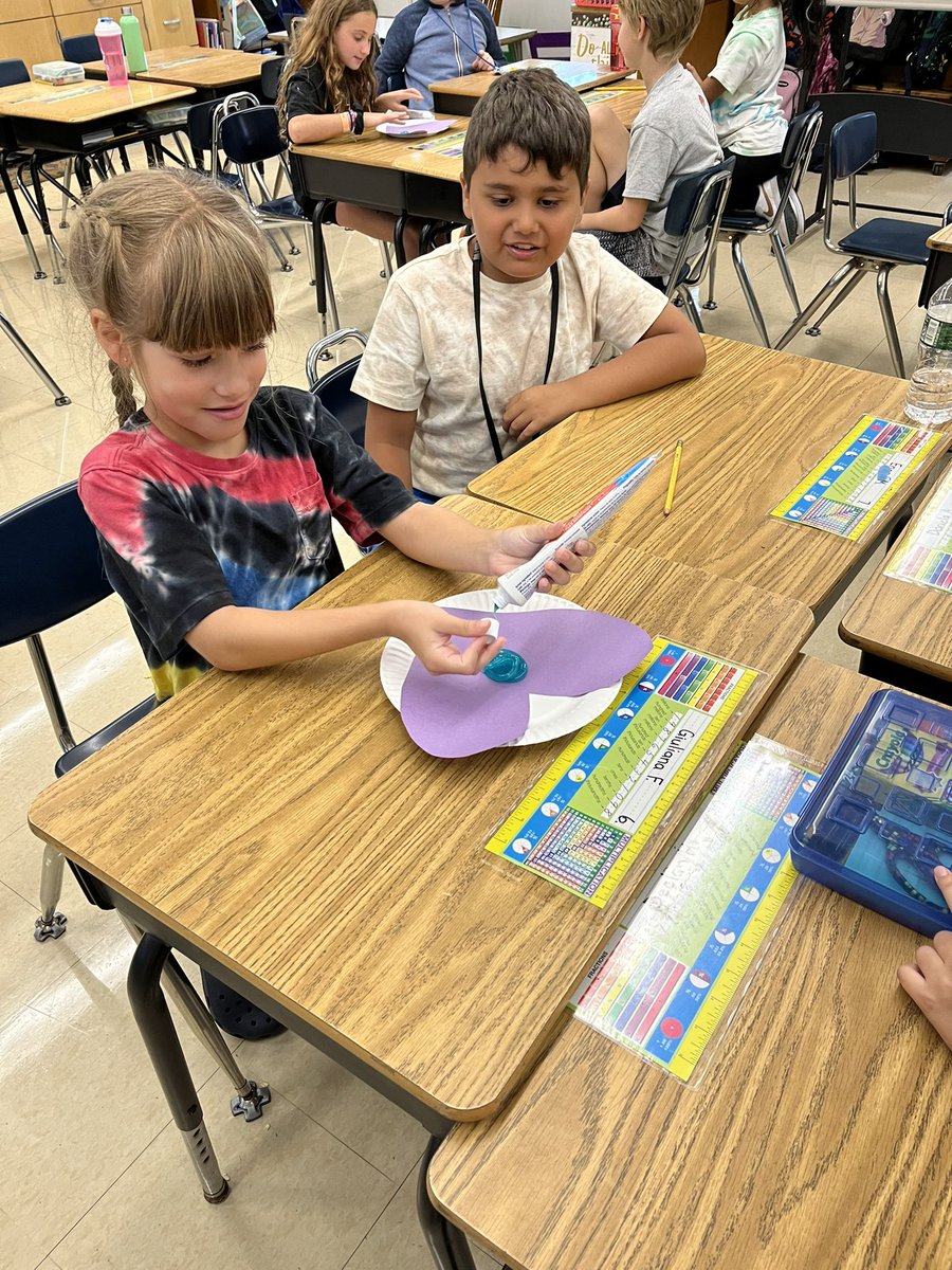 We learned that like squeezed out toothpaste, which is impossible to put back in the tube, so are our words once they are said… we cannot simply take them back. Very important life lesson learned - think carefully before you speak !!! 💙💙💙 #SEL #MindfulMoments #choosekindness