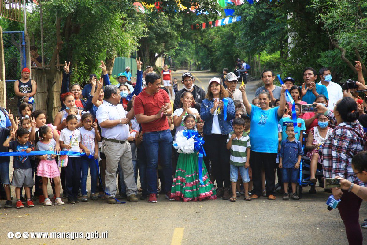 alcaldia_mga's tweet photo. Los #habitantes de la comarca Las #Jagüitas derrocharon #alegría y cultura en la #inauguración de 7 #cuadras nuevas de calles que fueron asfaltadas a través del programa calles para el pueblo.
#TodosLosTriunfosSonDelPueblo
#SeguimosCambiandoManagua https://t.co/AjLCO06qWT