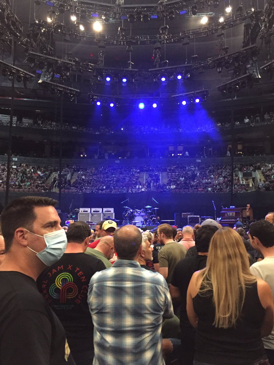 JOBvsJOB's tweet photo. On the floor...20 feet away, about to see @PearlJam ...I don’t have a bucket list. Cause lists are for mature adults. But, this would be up there! @O11Owy https://t.co/PWifaBdhx2