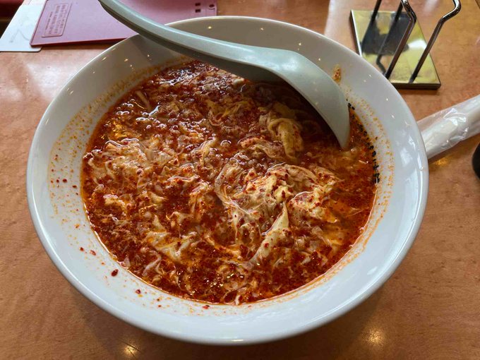 昨日は珍しく打ち合わせ(役に立たない)で、遠出したので色々食べてきた。
・ニュータンタン麺
・黒潮イワシ唐揚げ
・ピーナッツアイスクリーム
・アサリバーガーとメロンパン 