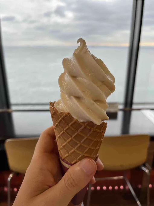 昨日は珍しく打ち合わせ(役に立たない)で、遠出したので色々食べてきた。
・ニュータンタン麺
・黒潮イワシ唐揚げ
・ピーナッツアイスクリーム
・アサリバーガーとメロンパン 