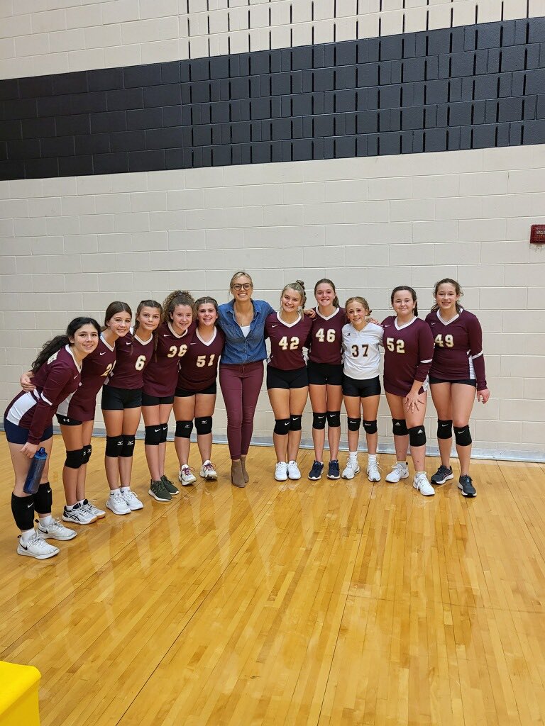 ISMSLadyEagles's tweet photo. 7th grade 🧹 sweep 🧹 tonight against Hillwood! @KellerHSVball @IndianSpringsMS https://t.co/6hZHfVBy5E