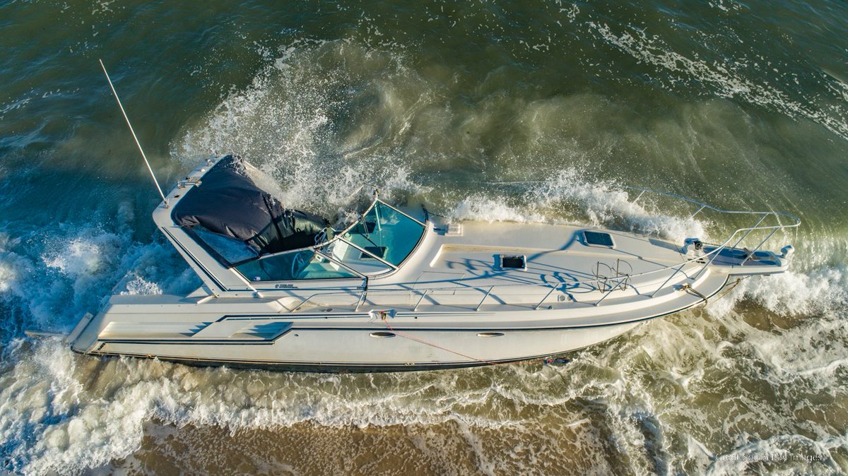 GSBImagesMBusch's tweet photo. 40-foot yacht abandoned at #Oldinlet #Fireisland - probably beyond salvage now. It is a 40-foot Trojan 12 Meter. @ybw @DailyMail @GusoffTV @nypost @djiglobal @Storyful I also have some excellent video. https://t.co/jozjkxJtBB