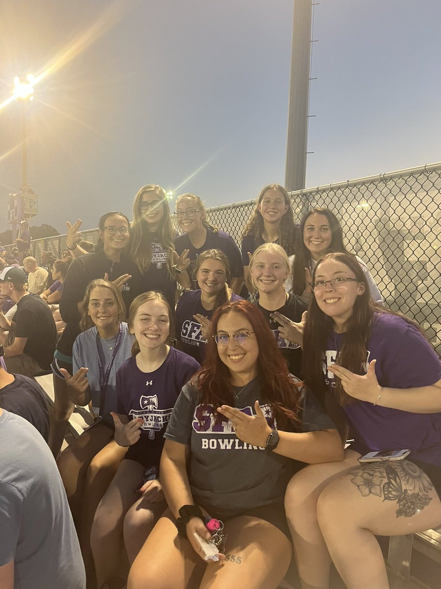 MeganGe97920948's tweet photo. @SFA_Bowling loves night games 💜 and @SFA_Soccer 🫶🏻 @AxeSfa #theaXegames #AxeEm https://t.co/LoI7pYrcU6