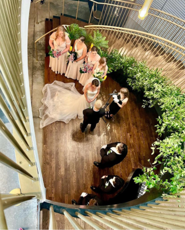 thegrovestl's tweet photo. Brides, can you imagine making your entrance on the Dogwood's grand staircase? ✨
📷 @Savvy_Bride_StL
#stl #explorestlouis #stlphotography #STLMade #stlouisonly #stlweddings #stlevents #grovestl #thegrovestl https://t.co/4yf5DZadxA