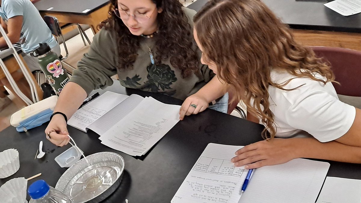 mochem12's tweet photo. Oil spill lab in Advanced chemistry. How to best clean it up?! #advchem @Eldon_Schools https://t.co/vOnFR6APs3