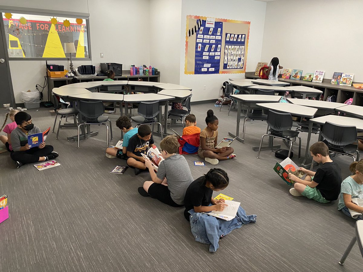 MrsRattarree's tweet photo. I got CHILLS in reading today! We read independently *near* our partners so they could help w/ tricky words &amp; these kids blew me away! They got started in less than 3 min and read/helped for 15 min w/o needing 1 single redirection 😍 #HeritageisHome #PantherPride @kisdlit https://t.co/UFkhXY6YNN