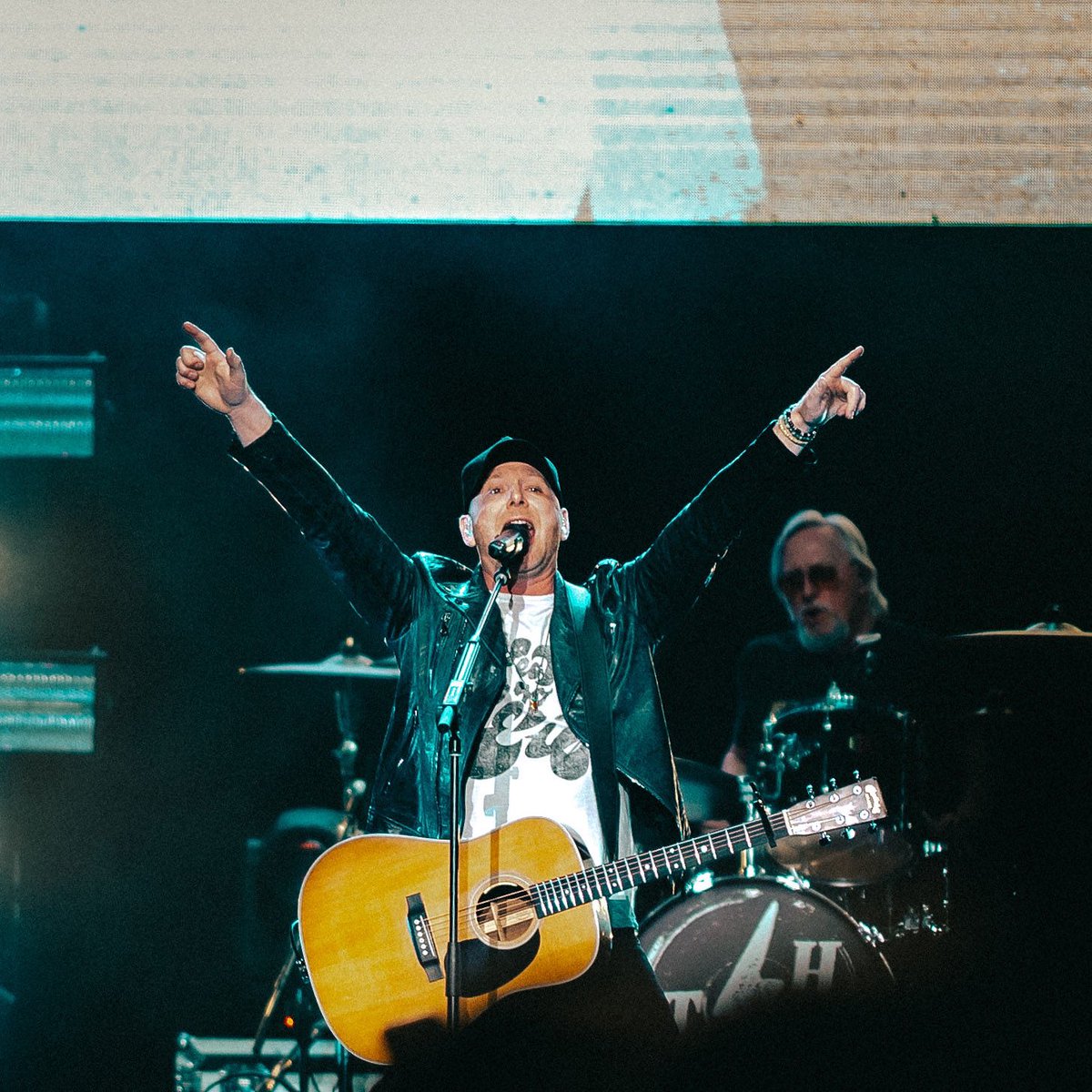 timhicksmusic's tweet photo. Vancouver, I can’t wait to see you tonight!! Let’s do this!! 🤘🎶🔥 #ZeroToSixtyTour https://t.co/aKFkPUWWQc