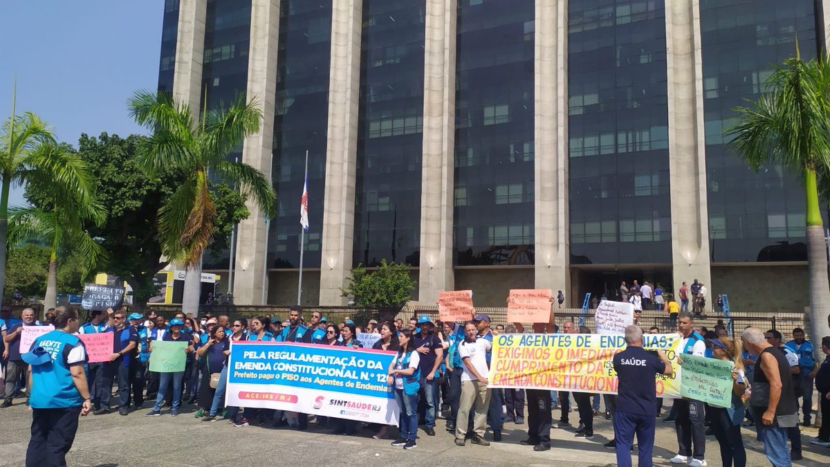 FelipeSSousa86's tweet photo. #endemiasnaluta
#ec120
@Prefeitura_Rio @eduardopaes @paulopinheirorj @Reimont

Ace's do município do Rio de Janeiro reivindicando a regulamentação da EC120, Prefeito pague o nosso piso, não é favor, é direito! https://t.co/GsLGfXJnrh