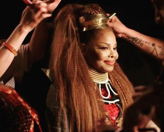 Apesar de ter governado a Englaterra por 180 anos, Rainha Elizabeth nunca se chamou Janet Jackson, algo que Janet Jackson conseguiu já em seu primeiro dia de vida #QueenJanet