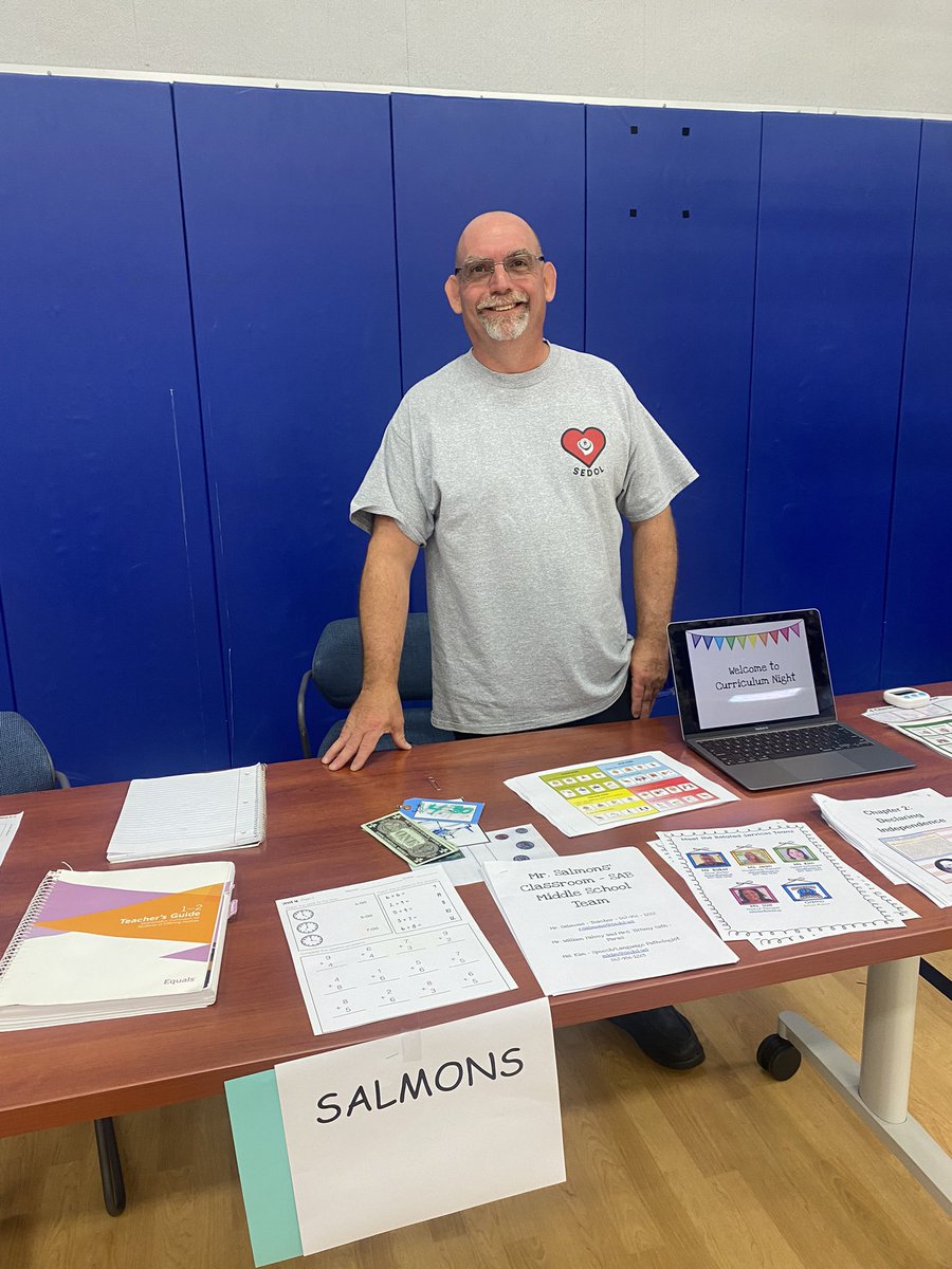 kweaks2340's tweet photo. Thanks for “poppin” in to see all the great things we do at GLS! 
Curriculum Night was a huge Success! 
#GagesLakeGrizzlies https://t.co/cCPGZ0F4pK