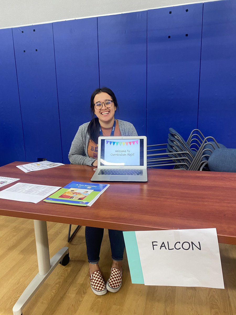 kweaks2340's tweet photo. Thanks for “poppin” in to see all the great things we do at GLS! 
Curriculum Night was a huge Success! 
#GagesLakeGrizzlies https://t.co/cCPGZ0F4pK