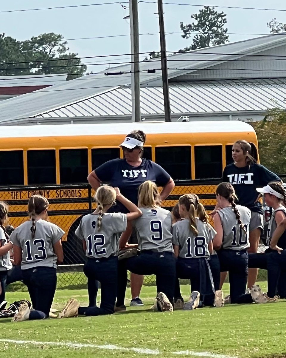 AmandaLee_OES's tweet photo. Another great win tonight for these lady blue devils! #4theT https://t.co/pB1IbflNjX