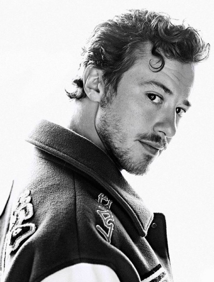 aexphr's tweet photo. joe keery joseph quinn photoshoot when https://t.co/XgEfQ0HDWG