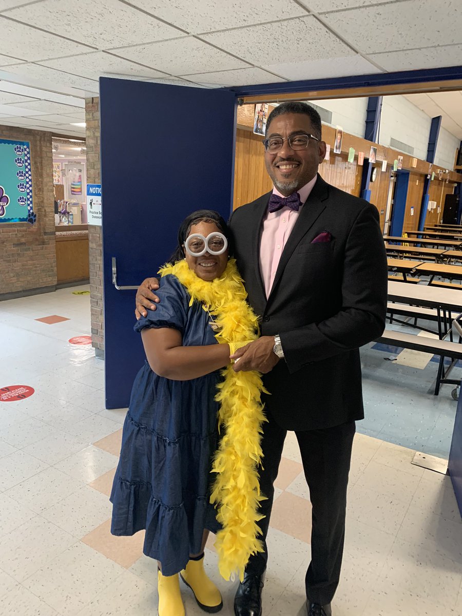While visiting Summit Park Elementary School, I ran into a Minion, who also happens to be a teacher! This Minion’s human name is Ms. Norman! It’s teachers like this that contribute to children loving school! Happy New School Year to ALL!