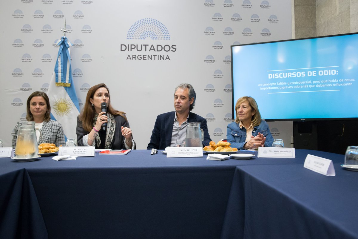 FlorLampreabe's tweet photo. Hoy presentamos en @DiputadosAR el estudio sobre Discursos de Odio en Argentina de LEDA-UNSAM (Laboratorio de Estudios sobre Democracia y Autoritarismos), que dirige el sociólogo, doctor en Ciencias Sociales y en Filosofía, Ezequiel Ipar. https://t.co/KxbFipYzg0
