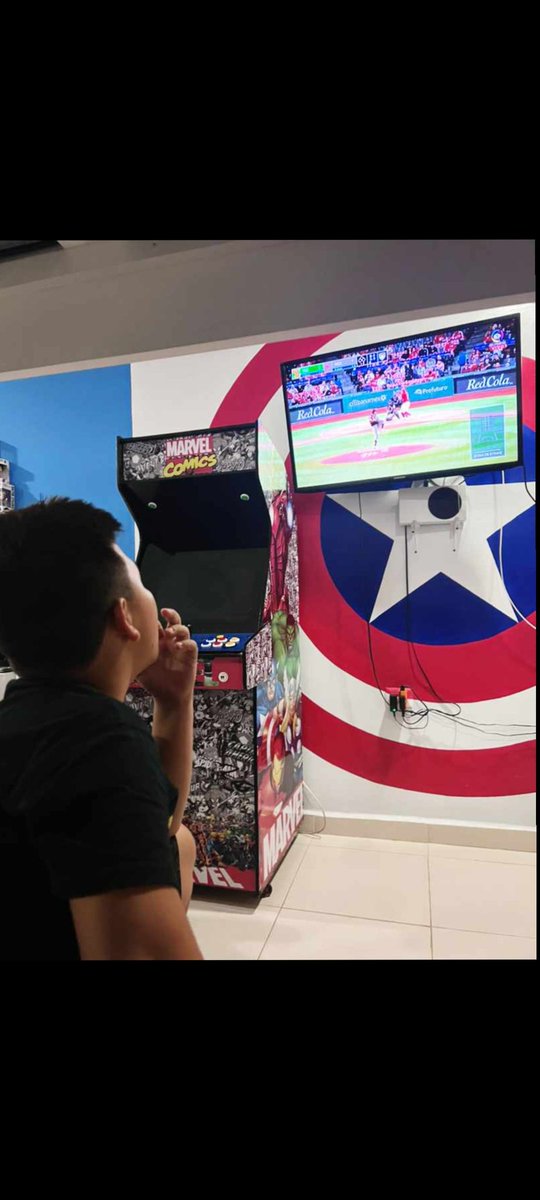 adrian_ag01's tweet photo. @eddiebaeza saludos a Carlitos Can, cómo buen aficionado viendo el beis !! https://t.co/qkB7w9AqsR