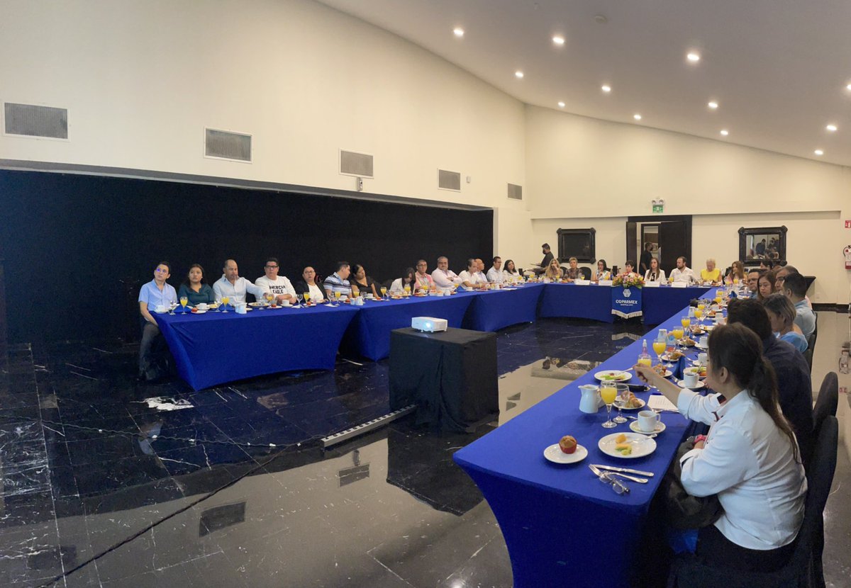 JovitaPortillo's tweet photo. Hoy en #ComisionLaboral de @CoparmexQRoo dialogamos sobre los criterios de “Prevención de la Discriminación, Acoso u Hostigamiento Laboral” con el Magistrado Presidente @Heyden_cebadaR y Jueza Laboral de Cancún del @PJEQuintanaRoo
#TrabajoDignoYDecente
#DerechosHumanos https://t.co/pXbPkmp64n