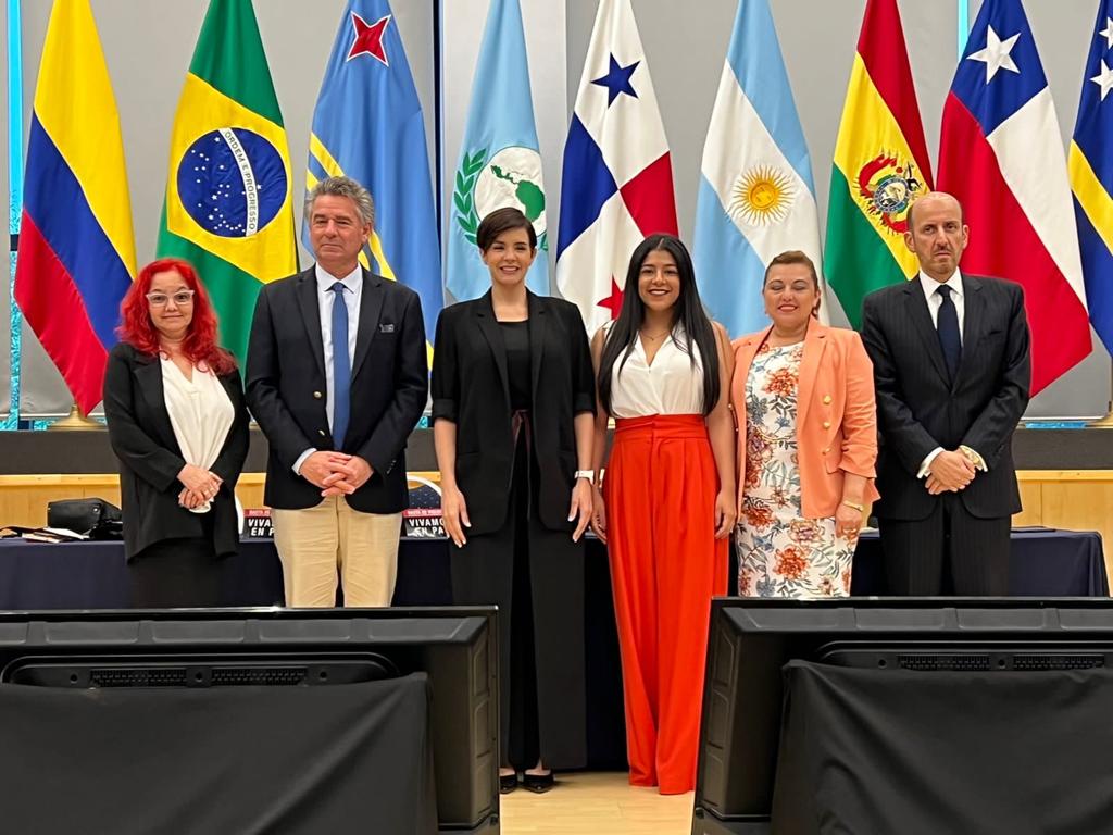 PatriMonicPerez's tweet photo. Gracias por el Honor de participar junto a
@Edmavi03 @rubenfarjeoea @brithvaca y @GerardoAmarilla en panel “Mejores Prácticas para ciudades seguras y tolerantes” moderado por @judyMEANA en FORO CENTROAMERICA e ISRAEL  @CAMenEspanol @JewishImpact
@CombatASemitism
@Parlatino_org https://t.co/UP1D7uwUme