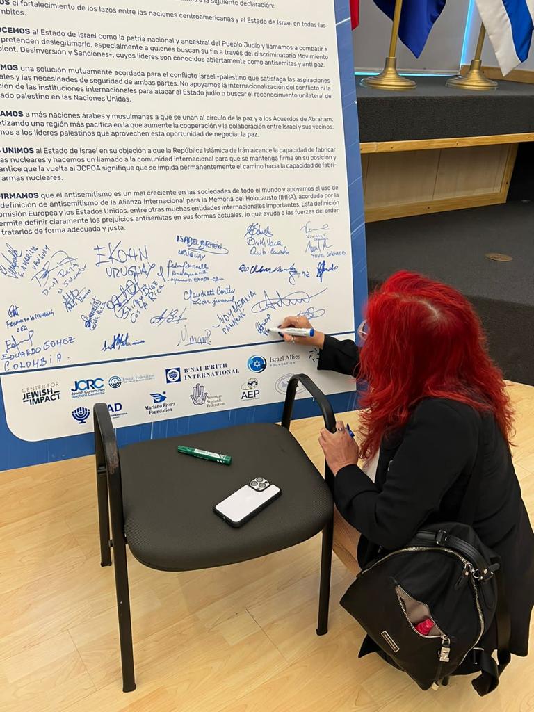 PatriMonicPerez's tweet photo. Gracias por el Honor de participar junto a
@Edmavi03 @rubenfarjeoea @brithvaca y @GerardoAmarilla en panel “Mejores Prácticas para ciudades seguras y tolerantes” moderado por @judyMEANA en FORO CENTROAMERICA e ISRAEL  @CAMenEspanol @JewishImpact
@CombatASemitism
@Parlatino_org https://t.co/UP1D7uwUme