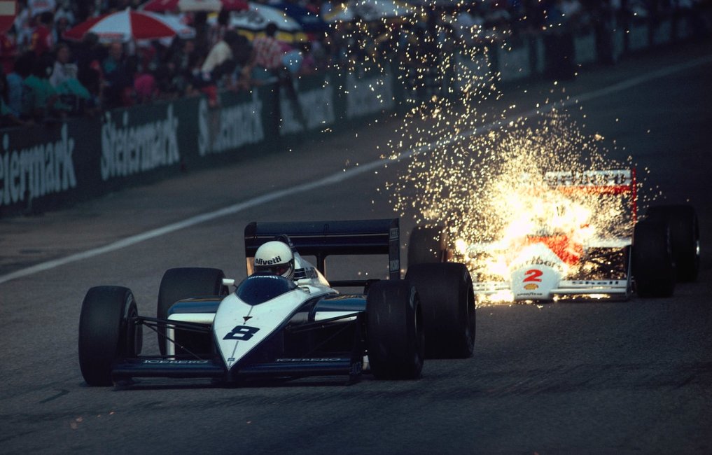 Formula1Verse's tweet photo. BANDEIRADA - 🏁🏴󠁧󠁢󠁥󠁮󠁧󠁿☁️

- NUMA CORRIDA CAÓTICA E COM DIREITO A PHOTO FINISH COM AMBOS OS CARROS CHEGANDO PRATICAMENTE COLADOS NA LINHA DE CHEGADA @RMorenoF1V (@Brabham_F1V) CONQUISTA A GLÓRIA ETERNA E VENCE PELA PRIMEIRA VEZ NA FÓRMULA 1
- É O BRASIL E A FAMÍLIA REAL FAZENDO A FESTA https://t.co/XJ3kD4GRm0