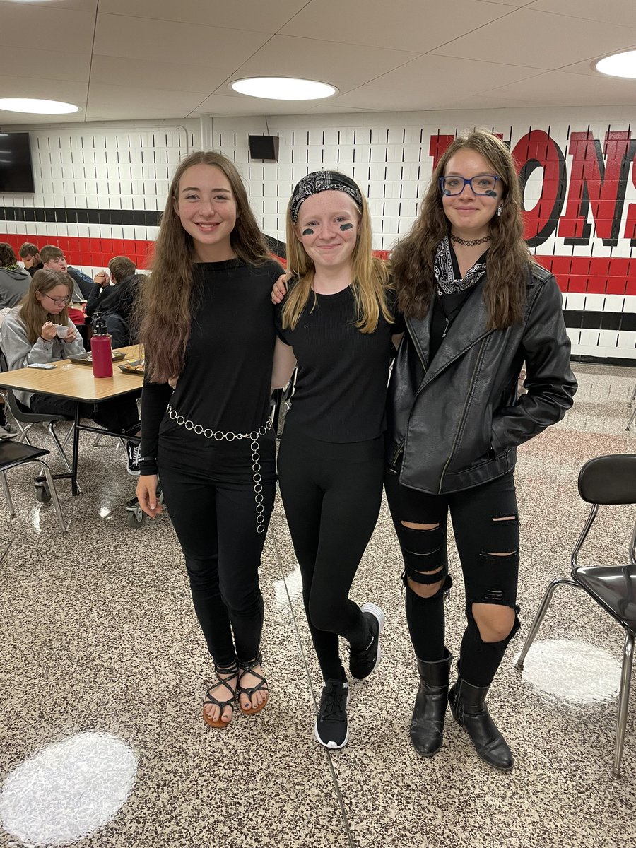 NRHSHOPE's tweet photo. @NRHSHOPE @NREVSD @NewRichmondHS Today students wore all black for “Black Out Social Media Day”.  They also received bracelets that said: “You matter, Don’t Give Up”.  Thank you Clermont County Family and Children First for your support! #lionstrong https://t.co/7tu6Tsliu9