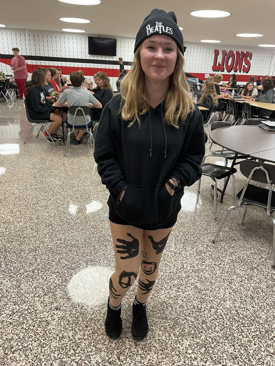 NRHSHOPE's tweet photo. @NRHSHOPE @NREVSD @NewRichmondHS Today students wore all black for “Black Out Social Media Day”.  They also received bracelets that said: “You matter, Don’t Give Up”.  Thank you Clermont County Family and Children First for your support! #lionstrong https://t.co/7tu6Tsliu9
