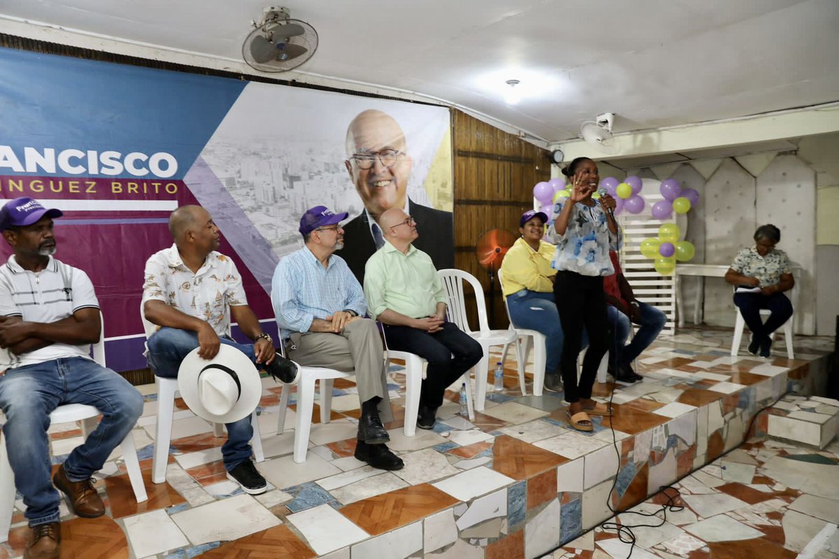 DominguezBrito's tweet photo. En Guerra, Circ. 3 de SD Este, recibimos el apoyo de la dirigente y líder comunitaria Dominga Torres y todo su equipo político. Seguimos trabajando ¡Sin distracciones!. El triunfo se acerca, este 16 de octubre VOTA 3!!

#Vota3 #FranciscoPresidente https://t.co/GUSuAfCYdr