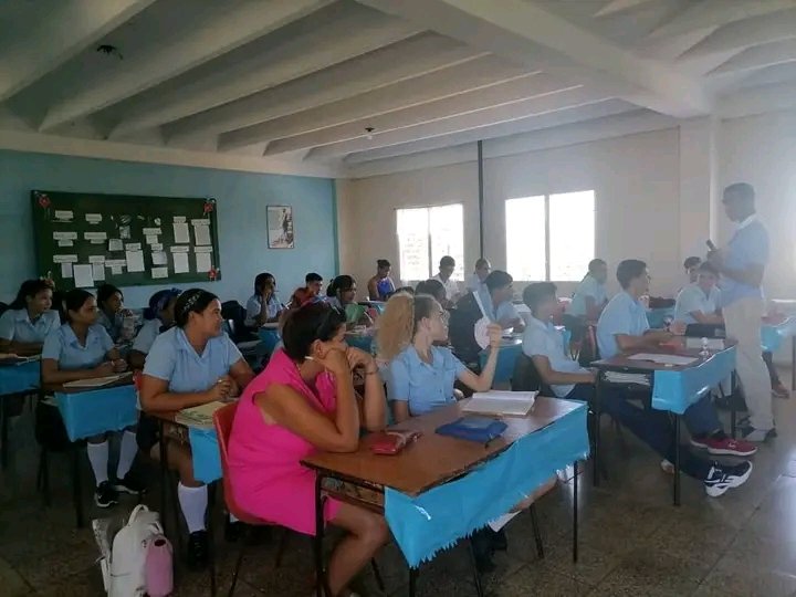 IprRamirez's tweet photo. #EducadoresPorSiempre Dentro de las prioridades de trabajo está la motivación hacia carreras de la educación especial dirigido por el Subdirector Hector Abrante para motivar, orientar a los educandos de 11no grado. #CubaMined#SomosContinuidad#CubaMined https://t.co/iip1JMZRg3