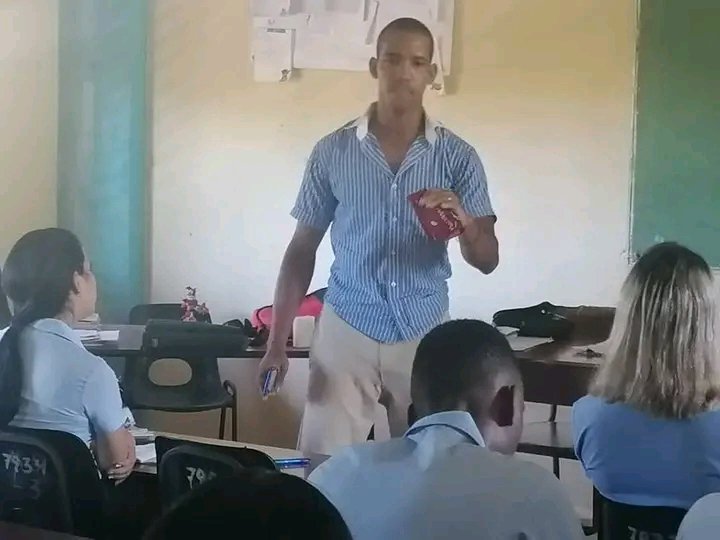 IprRamirez's tweet photo. #EducadoresPorSiempre Dentro de las prioridades de trabajo está la motivación hacia carreras de la educación especial dirigido por el Subdirector Hector Abrante para motivar, orientar a los educandos de 11no grado. #CubaMined#SomosContinuidad#CubaMined https://t.co/iip1JMZRg3