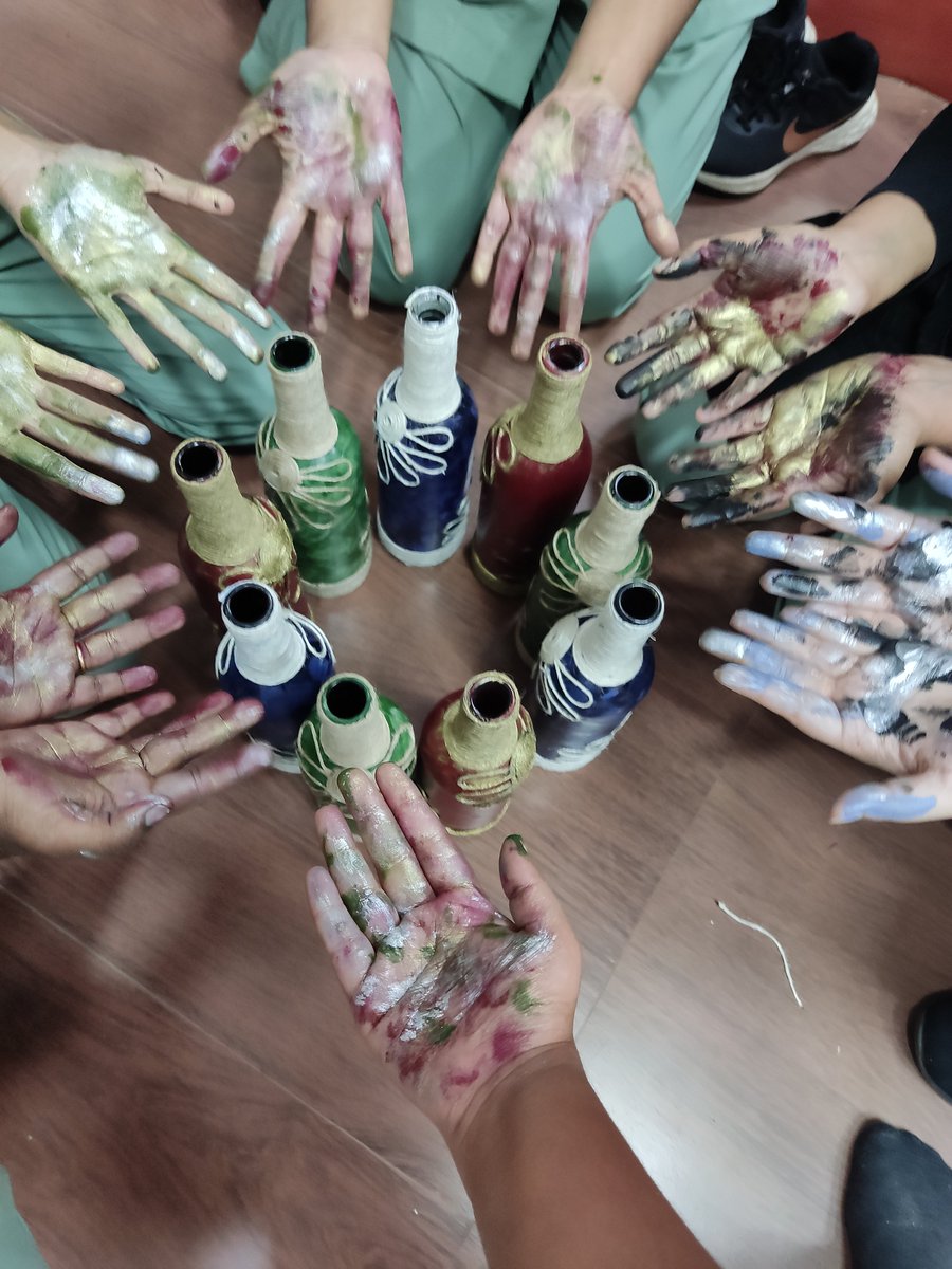 WManipal's tweet photo. Students of 2nd year https://t.co/J6e4D6NMd1. DAN in the making of souvenir for Resource persons of #NutritionUpdate 2022. #Creativity comes from conflicts of #ideas in #youngminds
@ThiruChef @MAHE_Manipal @ITCCorpCom  @ITCHotels 
#sustainableideas #creativesolutions #Sustainable https://t.co/f1rTHOZA6K