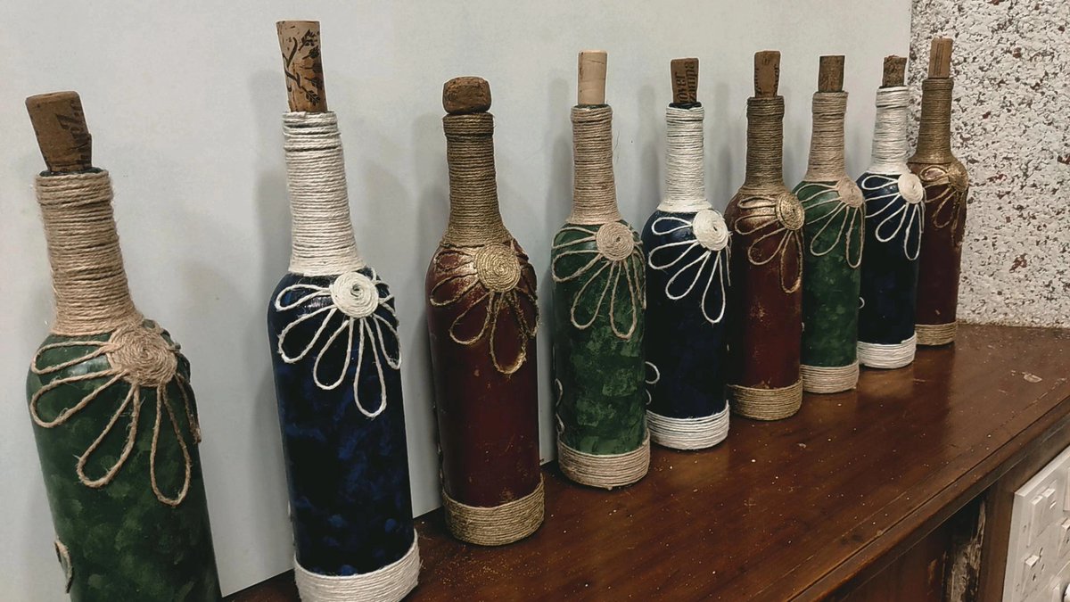 WManipal's tweet photo. Students of 2nd year https://t.co/J6e4D6NMd1. DAN in the making of souvenir for Resource persons of #NutritionUpdate 2022. #Creativity comes from conflicts of #ideas in #youngminds
@ThiruChef @MAHE_Manipal @ITCCorpCom  @ITCHotels 
#sustainableideas #creativesolutions #Sustainable https://t.co/f1rTHOZA6K