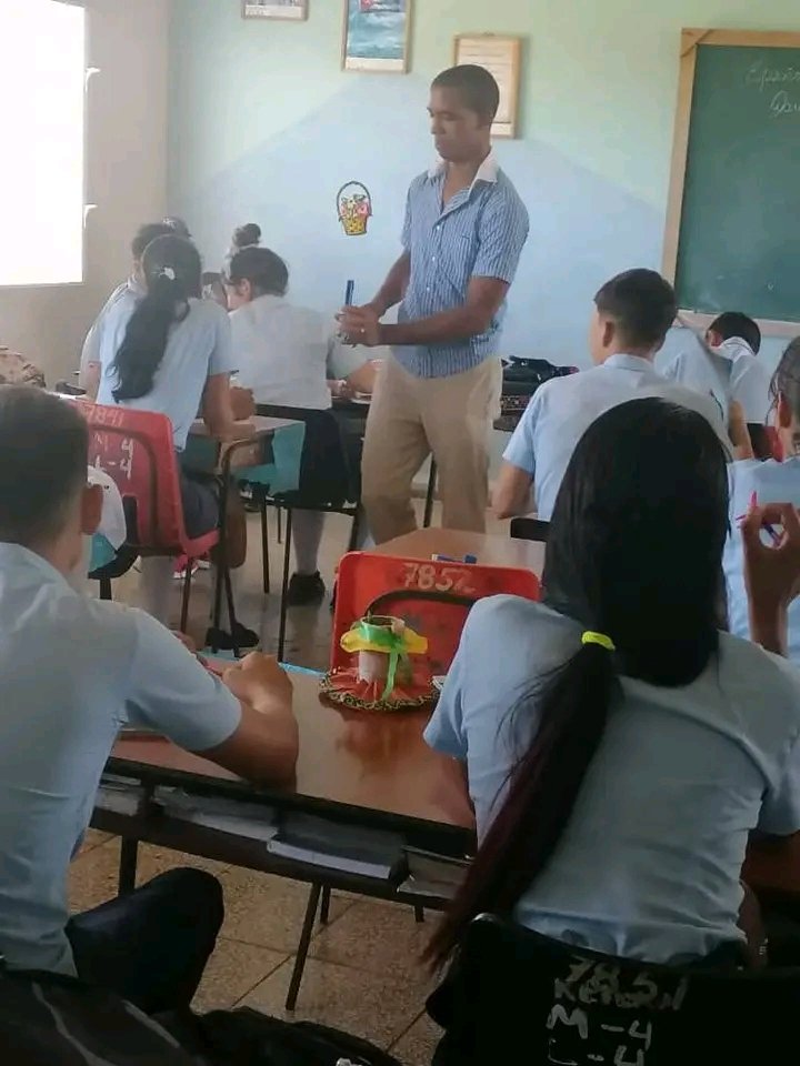 IprRamirez's tweet photo. #EducadoresPorSiempre Dentro de las prioridades de trabajo está la motivación hacia carreras de la educación especial dirigido por el Subdirector Hector Abrante para motivar, orientar a los educandos de 11no grado. #CubaMined#SomosContinuidad#CubaMined https://t.co/iip1JMZRg3