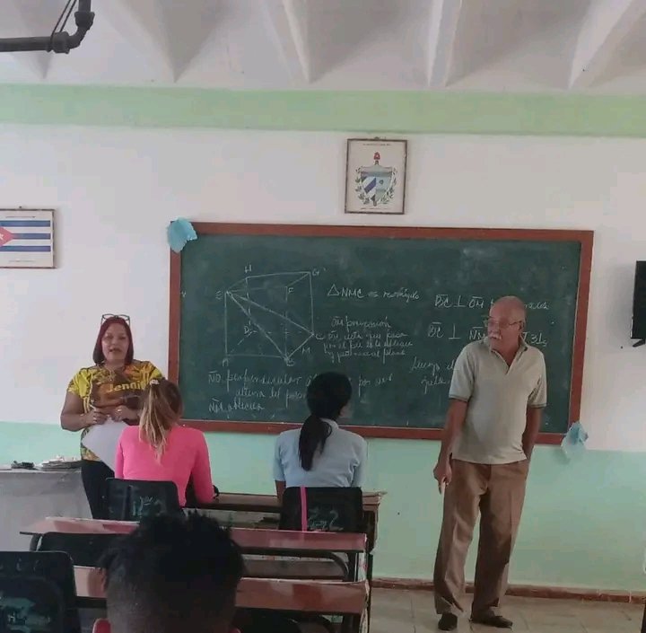 IprRamirez's tweet photo. #EducadoresCubiteños En el horario de la tarde se realiza Orientación Profesional a los educandos de 12 grado. Se les divulgó el plan de plaza,  cronograma de la Universidad.#CubaMined#SomosContinuidad https://t.co/BS6FkMxfry