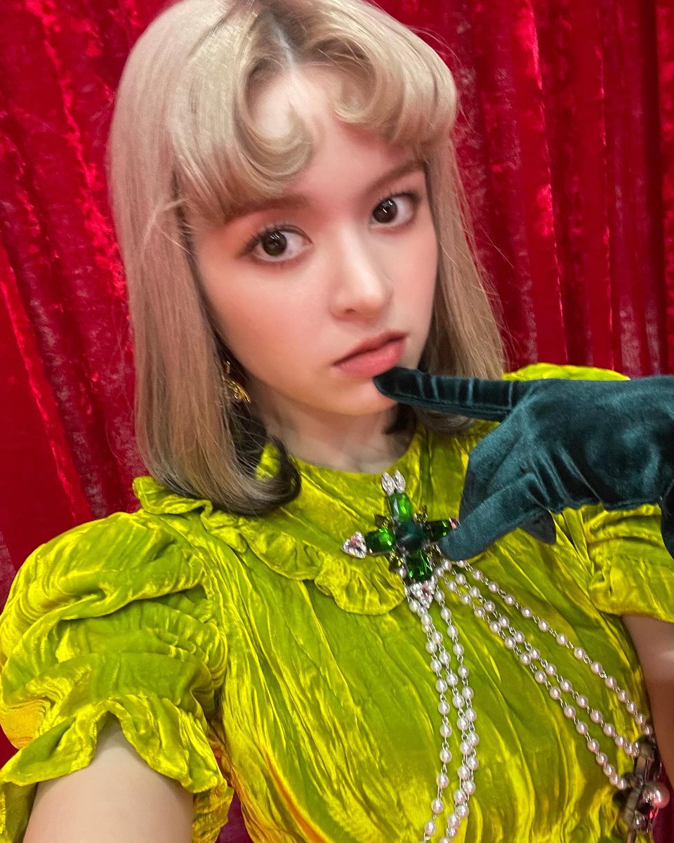 nmixxpics_'s tweet photo. NMIXX official instagram update with Lily https://t.co/lfIV8WR8dU
