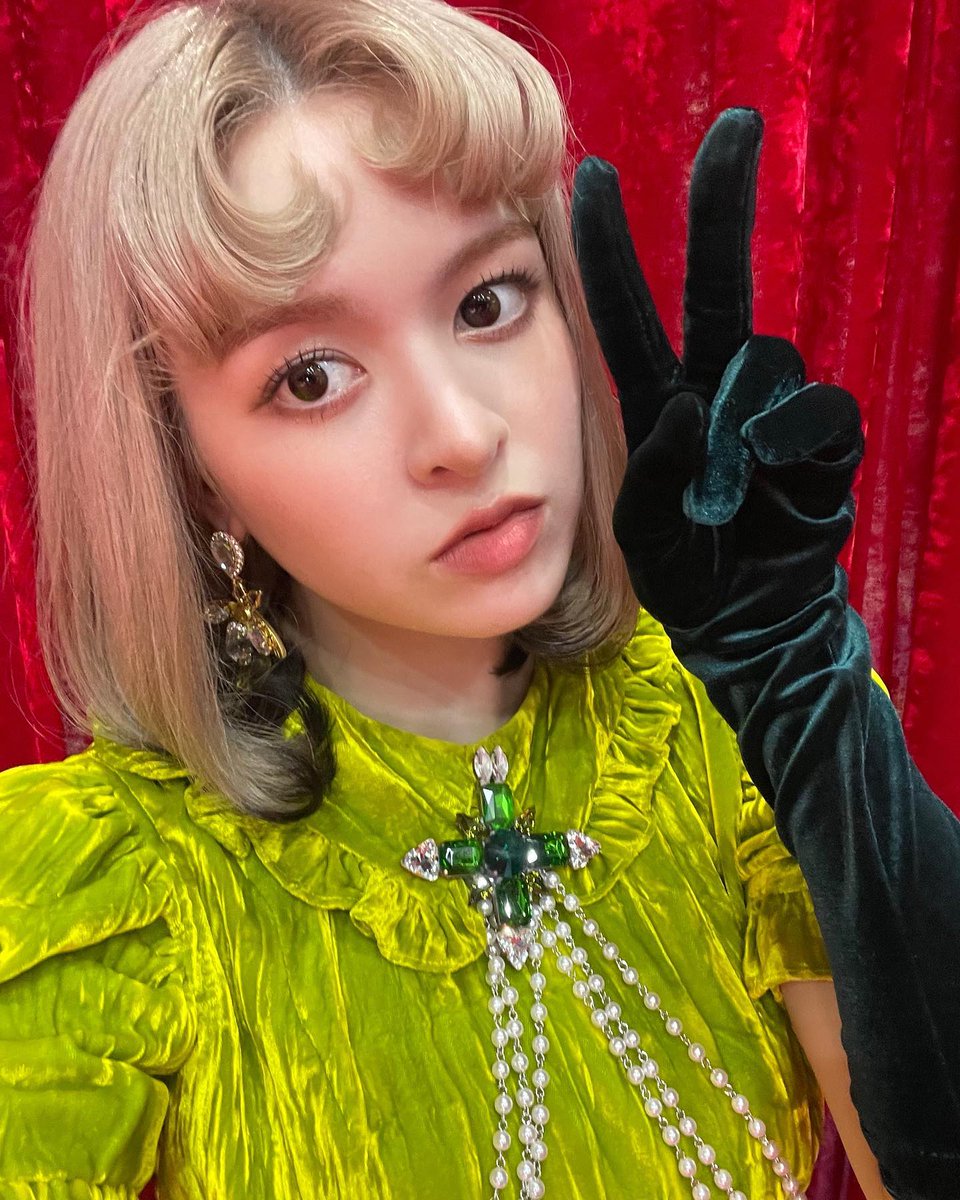 nmixxpics_'s tweet photo. NMIXX official instagram update with Lily https://t.co/lfIV8WR8dU