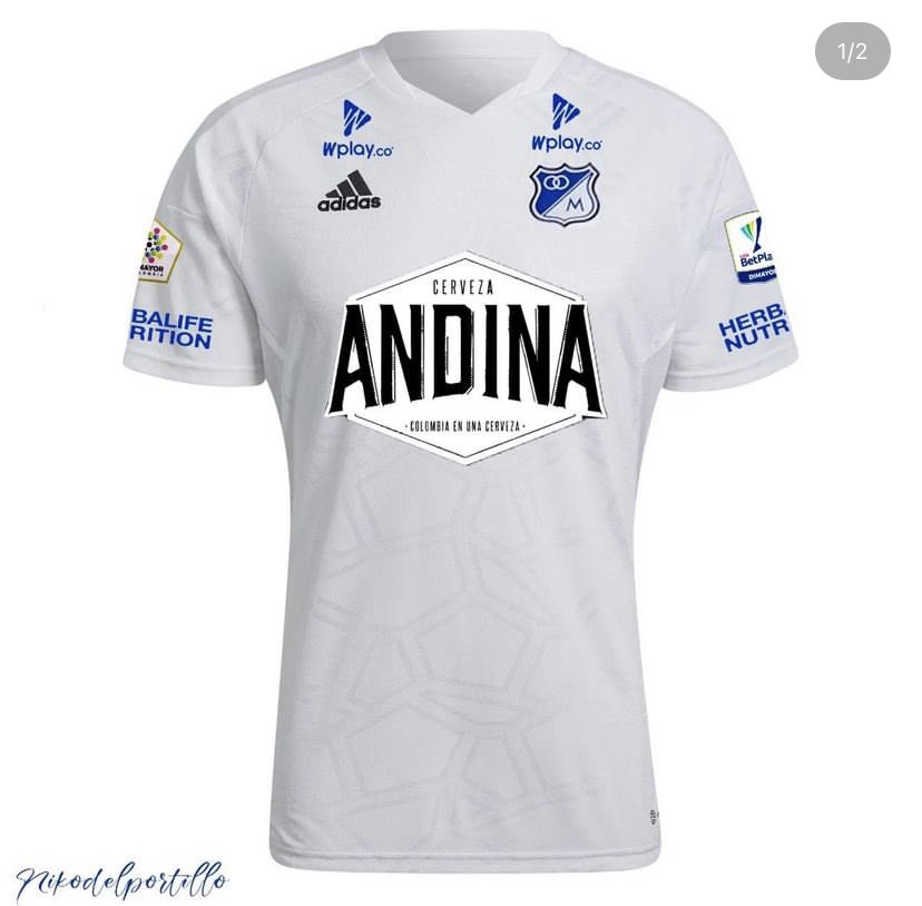 nikodelporti10's tweet photo. @julian_camilo07 @MillosDColombia 1. Se presume que es la de la imagen 
2. @losmillonarios adelantaron que el lanzamiento sería mañana.
3. Lo más probable es que su precio sea de 210.000 pesos.
4.Podemos Evidenciar que viene con el nuevo escudo que se viene utilizando en la titular https://t.co/wkkHsOExJs